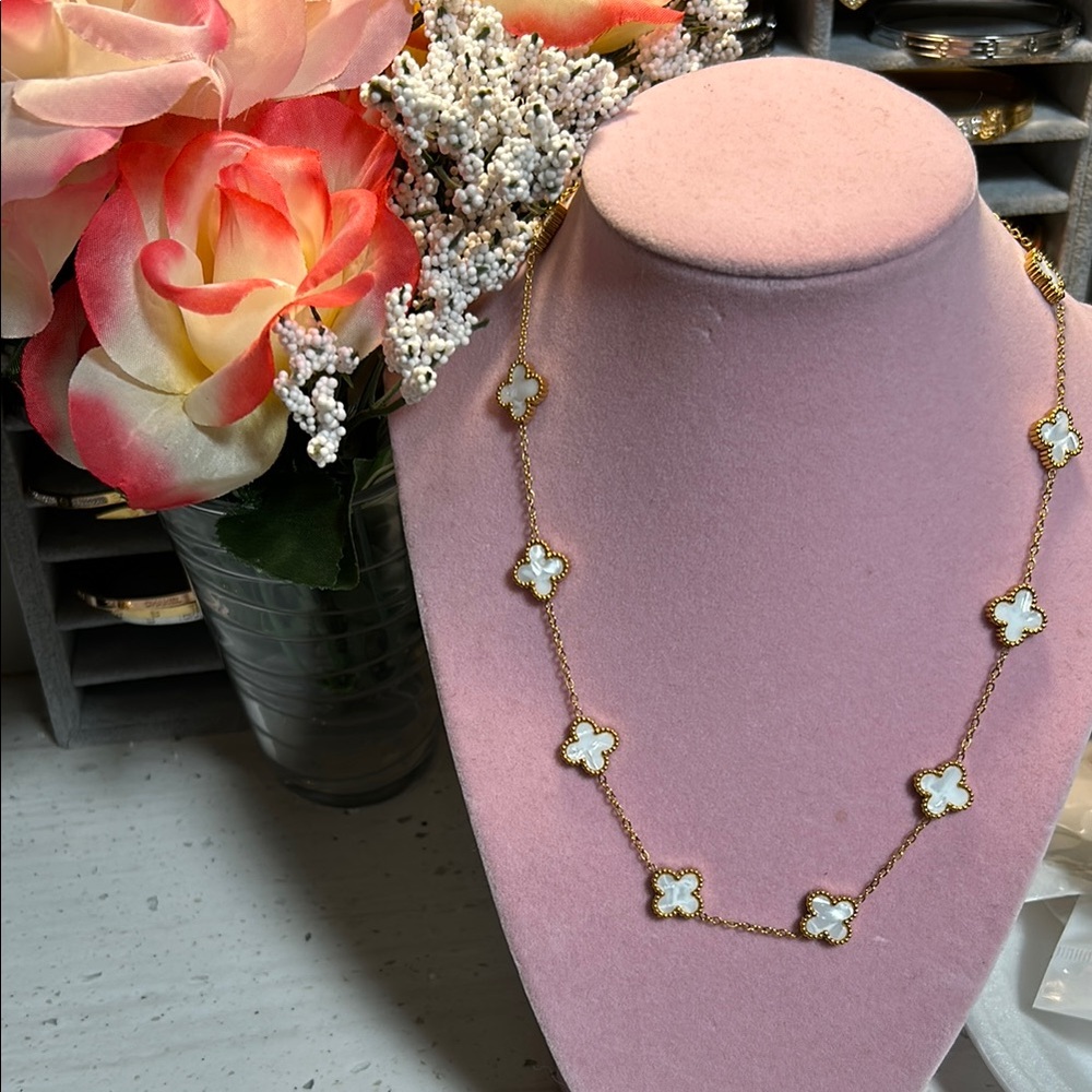 Elegant Gold and White Clover Necklace